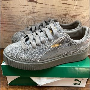 Puma Woman’s fuzzy suede sneakers